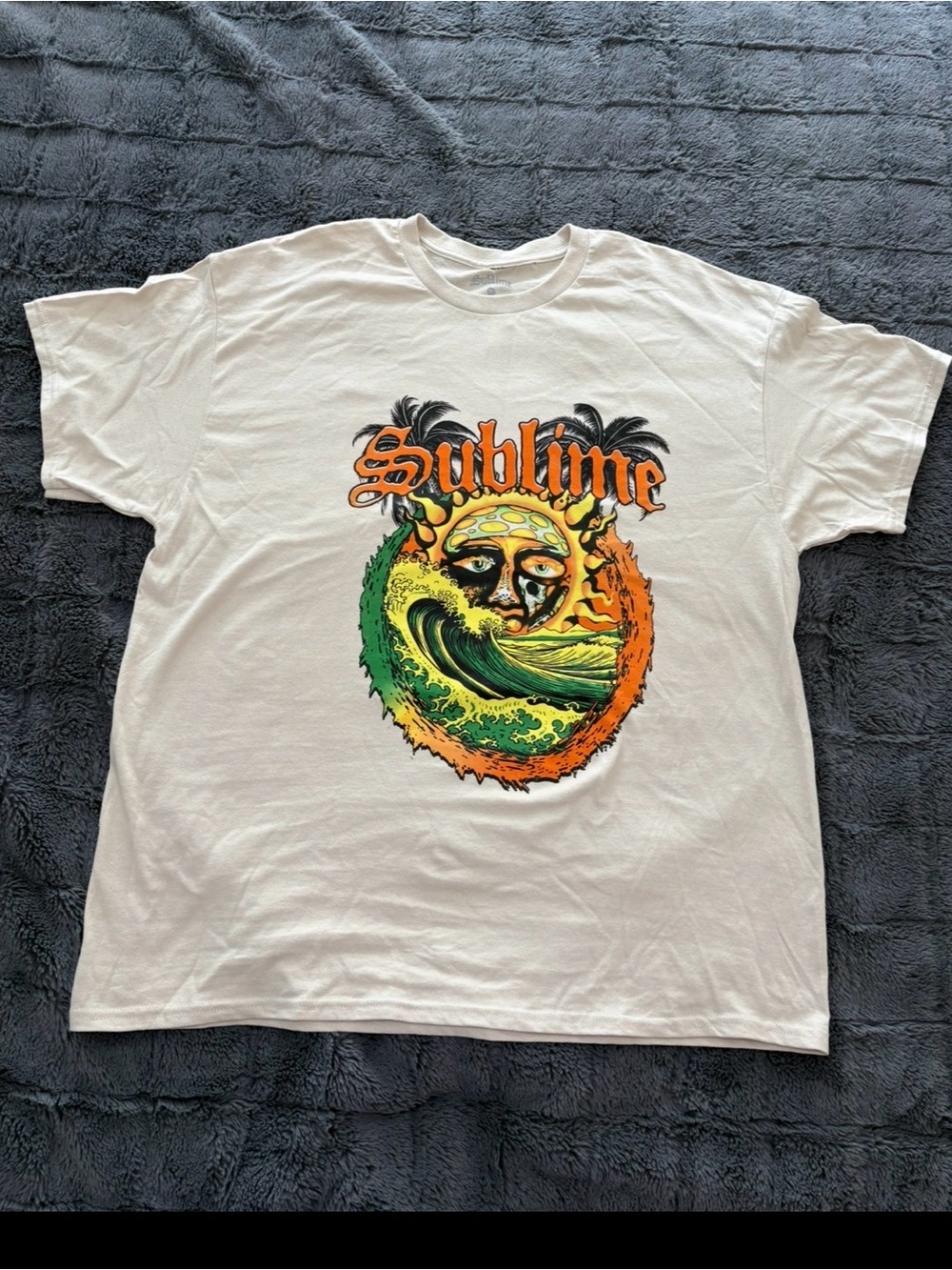 New w/ Tags (NWT) Sublime Sun Wave Graphic Short Sleeve T-Shirt Cream XL